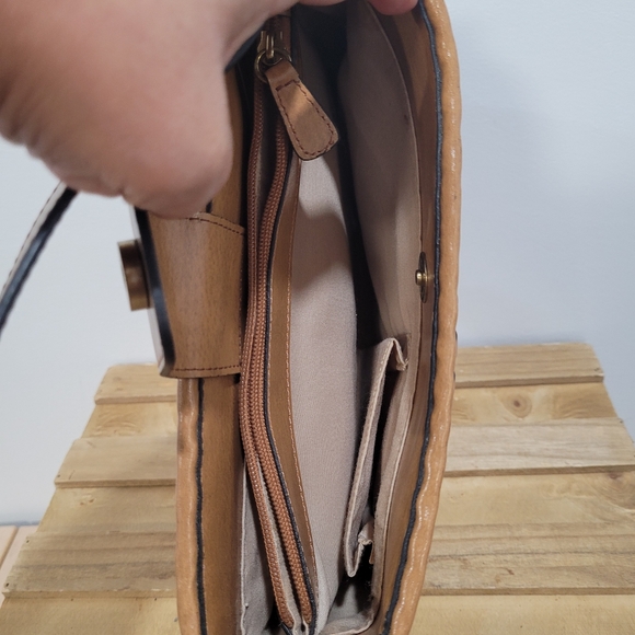 Relic Vintage Bronw Leather Woven Shoulder Bag - Picture 10 of 14